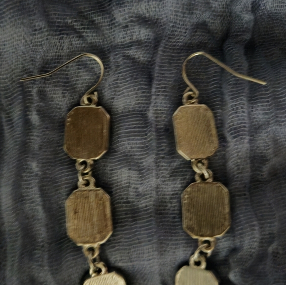 Funky Citron/Green Apple Shimmer Stone Dangle Fashion Earrings - Picture 4 of 4